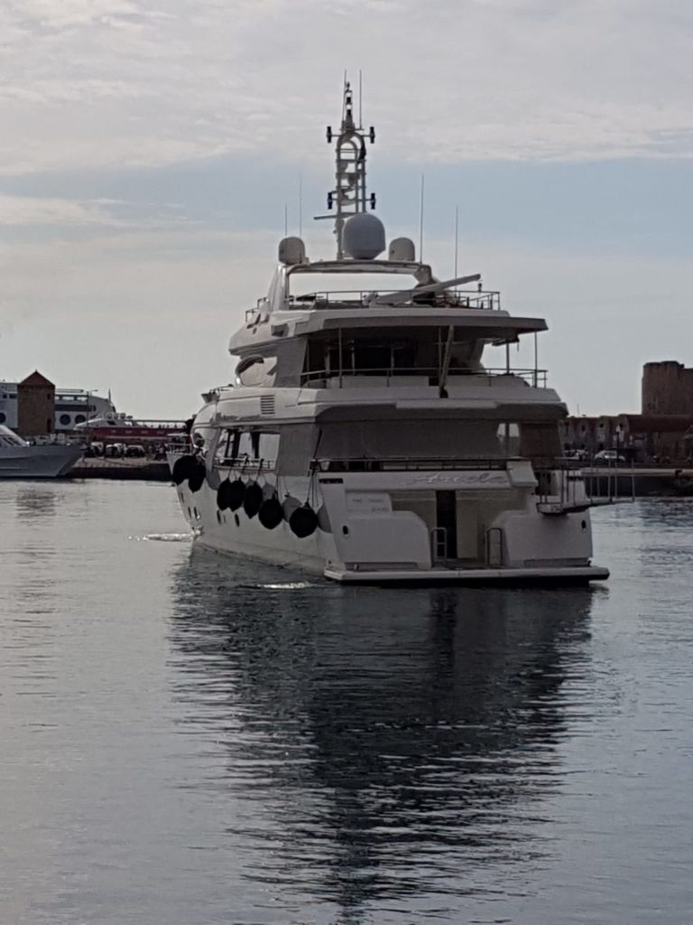 Yacht gallery image 15